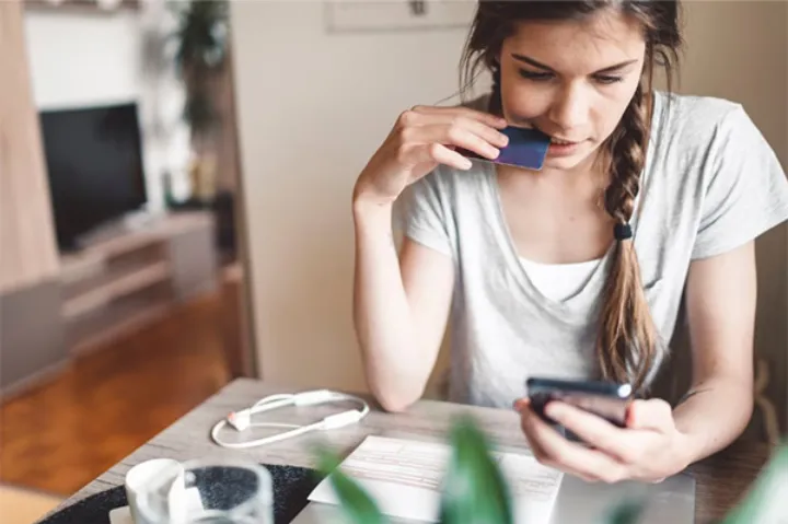 چگونه سابقه‌ی اعتباری خود را در کانادا بسازیم؟